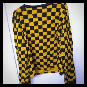 Cute only worn once On fire🔥checkerboar lonsleeve